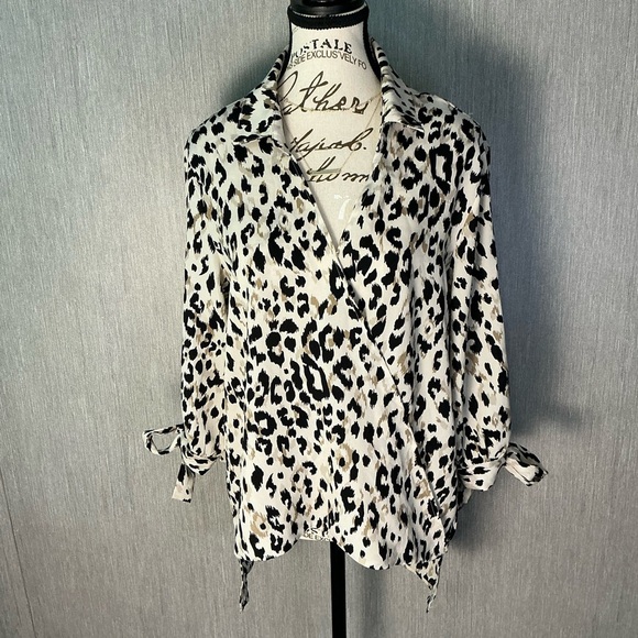 She+Sky Leopard Print Wrap Blouse Size Large - Picture 1 of 12